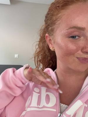 A post by @ilonaaln on TikTok caption: Trop beaux @S.nails00 