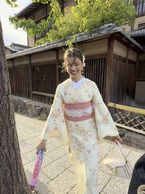 A post by @annalazarevic on TikTok caption: Ocenite od 1-10 kako nam stoji kimono?👘💛 Insta annalazarevic2 ✨
