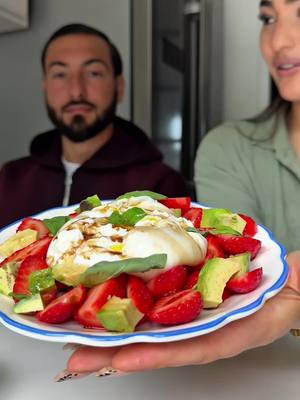 A post by @andji_cook on TikTok caption: À TESTER 😻 Grosse pensée pour Kenza, en espérant qu’elle reviendra vite nous faire son actualité devant sa tomate buratta ! 
