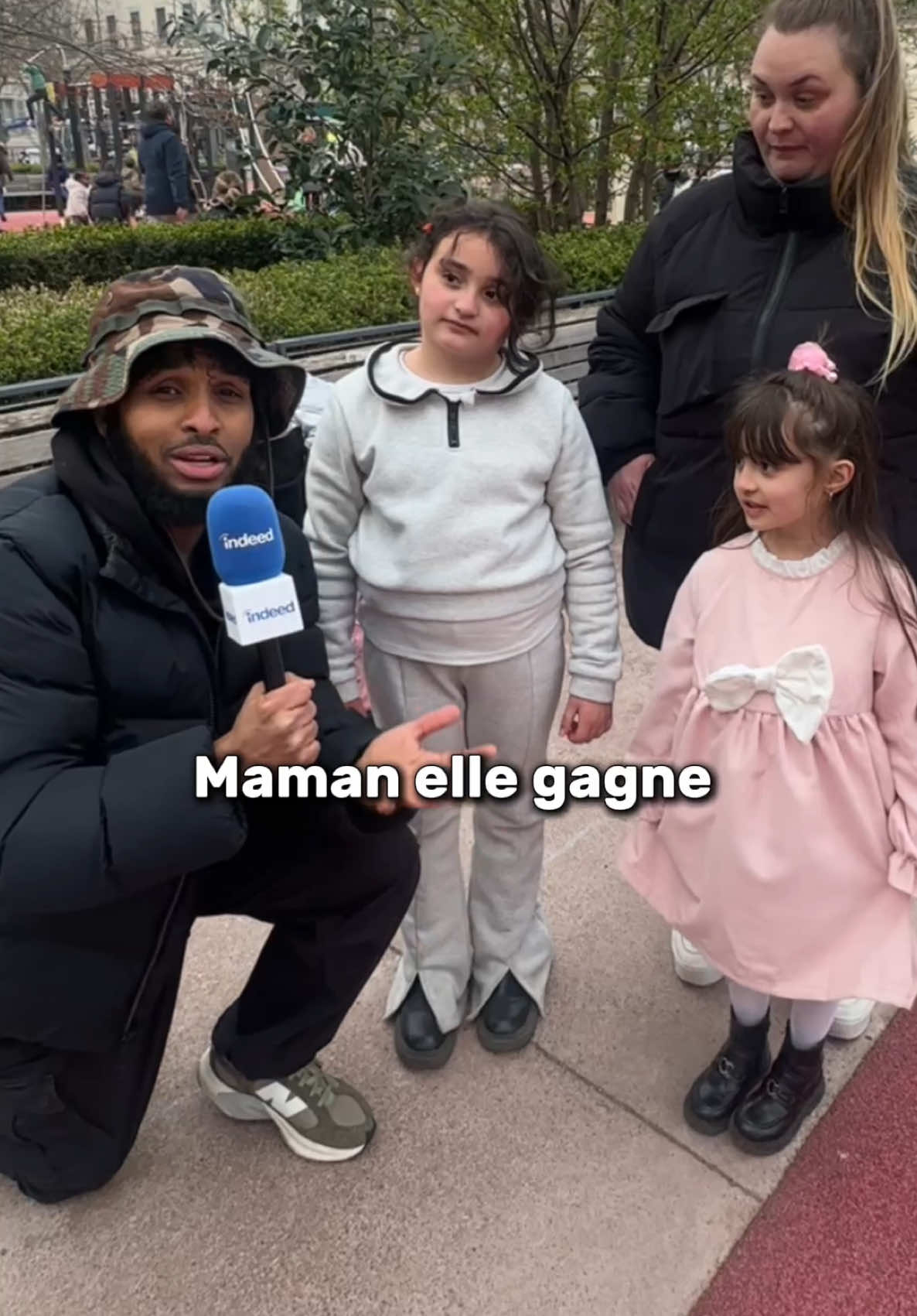 A post by @sahaelito on TikTok caption: À ne pas confondre : le salaire et le prix de la carte 💸🤑🤣 @indeed.fr #humour #drole #sahaelito #enfants #manamana #defi #jeux #ads