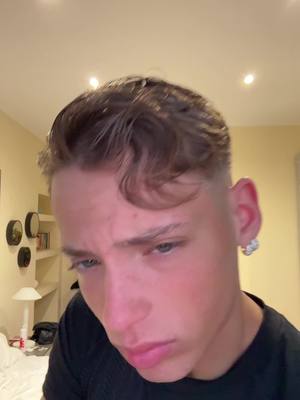 A post by @domenicoespositooo_ on TikTok caption: Passi da me?🫣