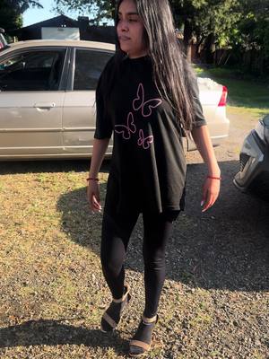 A post by @lasgemelasreyess on TikTok caption: 🤣🤣@Lizbet Reyes @Lizet Reyes #fyp #viralvideo #twins #sisters #viral #viraltiktok #videos #fypage #twinsss #funnyvideos #🤣🤣🤣🤣 #lasgemelasreyes #funny #fypシ #fyppppppppppppppppppppppp 
