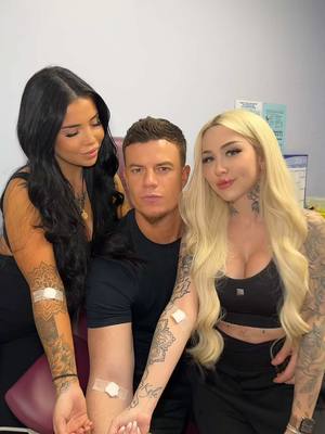 A post by @adlaurent on TikTok caption: Mettez des capotes et faites vous tester mes minuscules pupuces 💉 ‼️ 