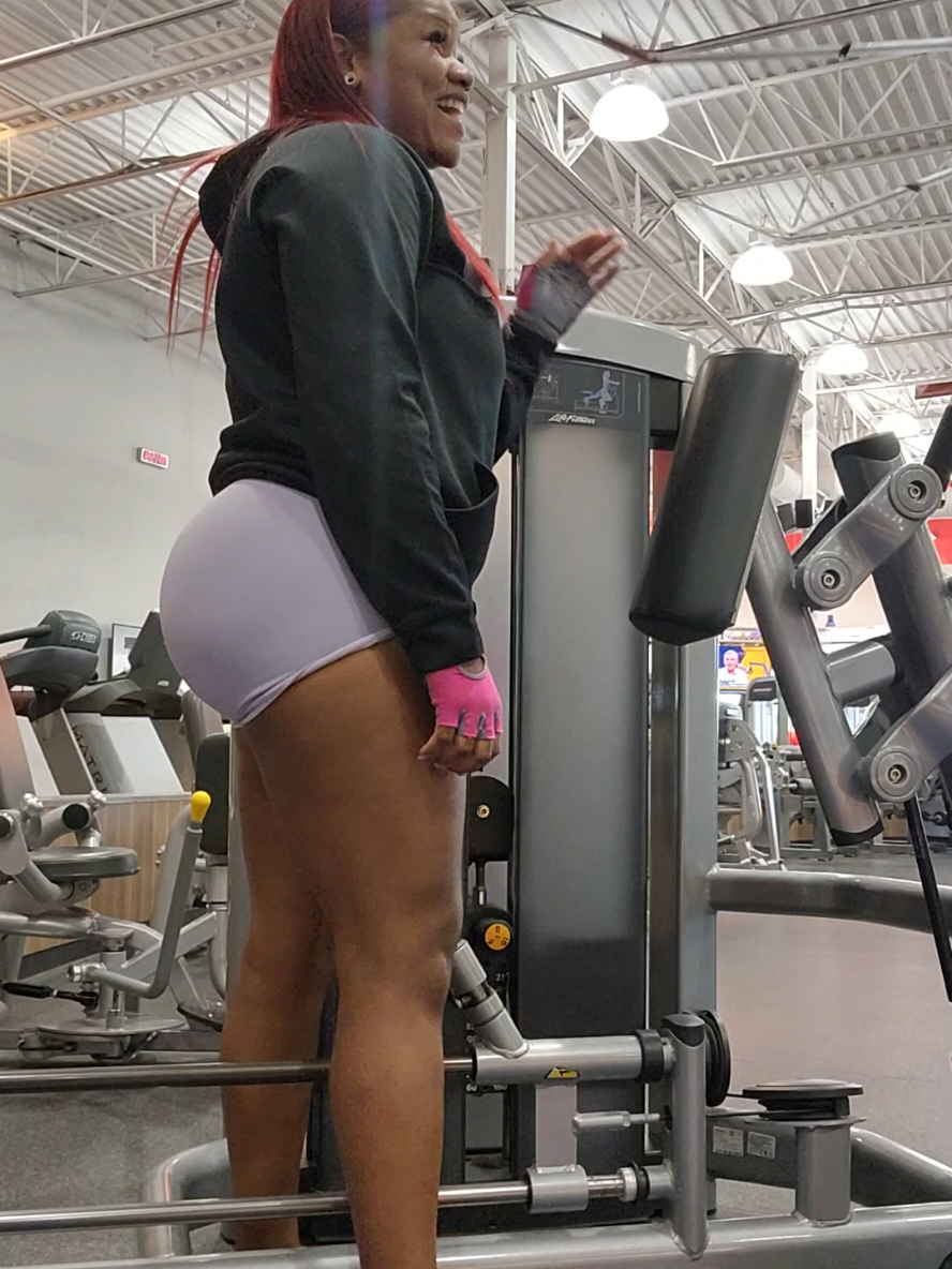 A post by @_iamnewnew_ on TikTok caption: Can we just take a moment to admire my strong knees earlier this year 😭 The little things we take for granted... #kneeinjury #recovery #fitnessjourney #roadtorecovery #comebackstronger #countdowntorecovery #MuscleWithCurves #musclemommy 