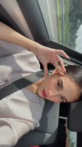 A post by @ishini_wijesinghe on TikTok caption: Trending 01! 🥹💛 @DILU Beats @Iman Fernando #onemillionaudition #trending #ishiniwijesinghe #viralvideo #dilubeats #imanfernando #hathpethimala 