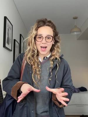 A post by @anitarqp on TikTok caption: hoy tuve examen de historia y me salió increíbleeee mañana os cuento qué tal el último día 🤝🏻😋 ig:anitarqp 