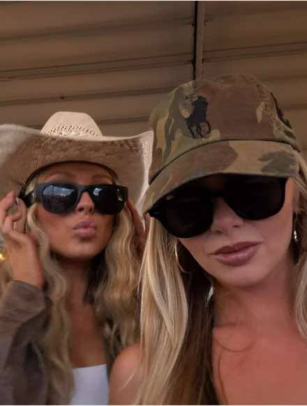 A post by @samanthariehl on TikTok caption: #texas #countrymusic #dfw