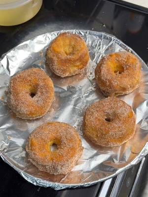 A post by @joshandmomma on TikTok caption: I’ll be making these easy air fryer doughnuts litterally every week 😳😳😳 @Josh’s Momma @Josh Godfrey #joshandmomma #joshsmom #doughnuts #familyrecipe #familydinner #easyrecipe #easysnack #quickrecipe 