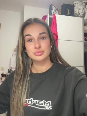 A post by @imanlopezm on TikTok caption: Unboxing nocturno 😂😌 #unboxing 