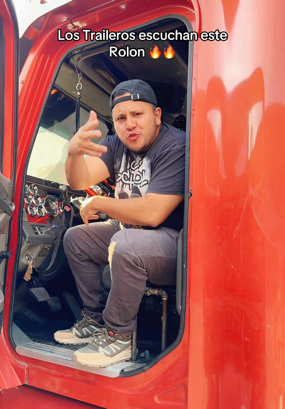 A post by @wilukaa on TikTok caption: Los traileros escuchan este Rolon 🔥🔥🔥