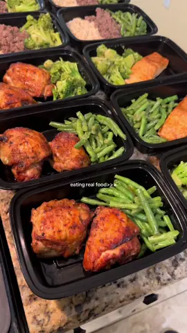 A post by @taetheevirgo on TikTok caption: clean eating for the win🧑🏾‍🍳🤌🏾 #cleaneating #healthyswaps #healthyliving #lifestyle #healthy #wellness #f 