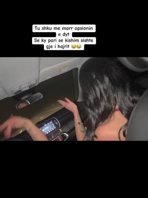 A post by @elieliona on TikTok caption: 😂