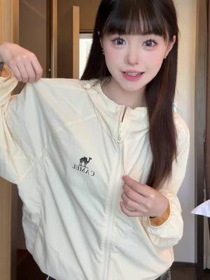 A post by @dou57dou on TikTok caption: 寶寶今天想吃什麼?? #李兜兜 #川渝女生 #廚娘 #甜妹 #dance #dou57dou #doudn #douuod57 #doudou #fyp #foryou #for #foryoupagе #or #snowwhite #tiktok