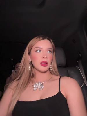 A post by @carolcastromx on TikTok caption: 🖤