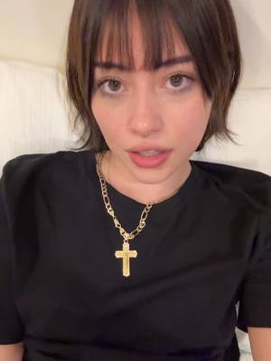 A post by @dannespinoo on TikTok caption: besos 