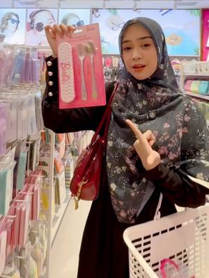 A post by @riaricis on TikTok caption: Fyp sampe manaaaa…