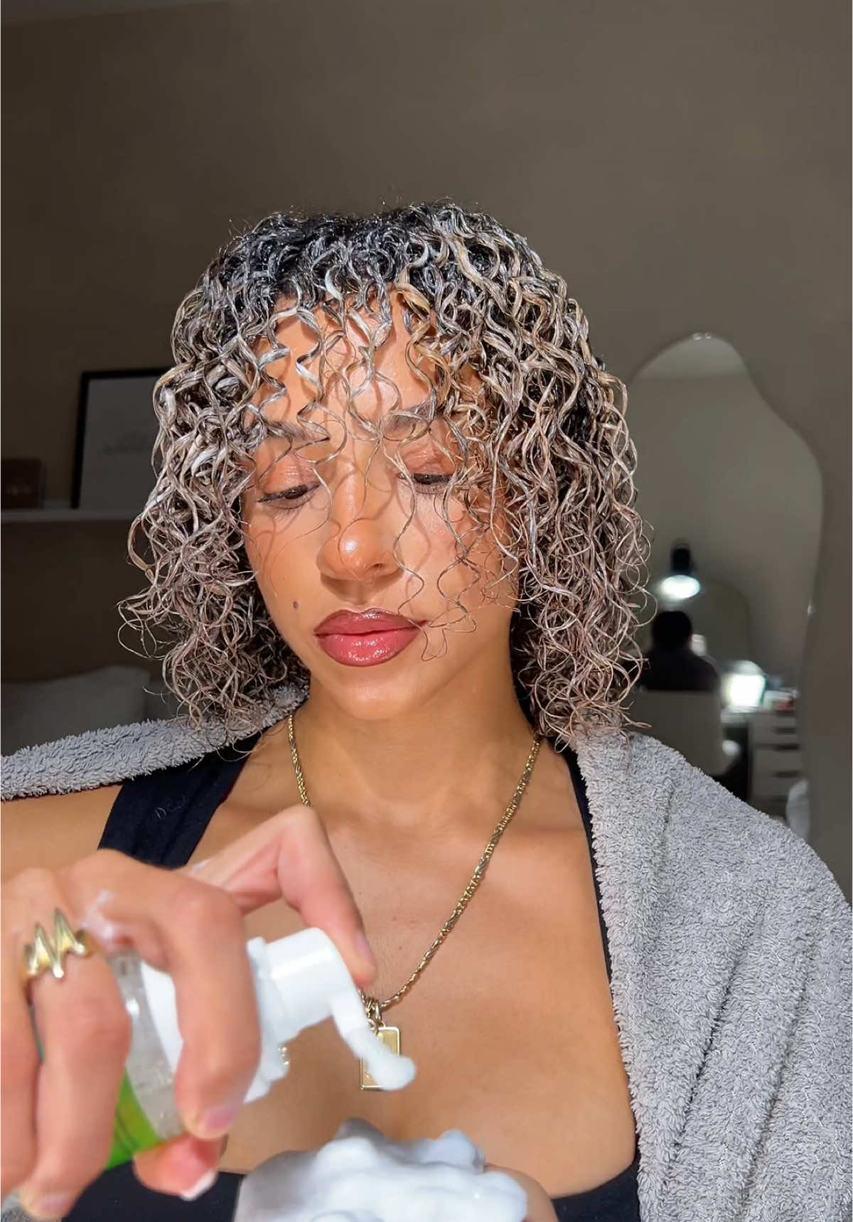 A post by @melissazerhau on TikTok caption: Curls just wanna have fun 🌺  #hairstyle #curlyhairtutorial #curly #hairtok #hairinspo #hairtutorials #hair #afrohair #fürdich #haircolor 
