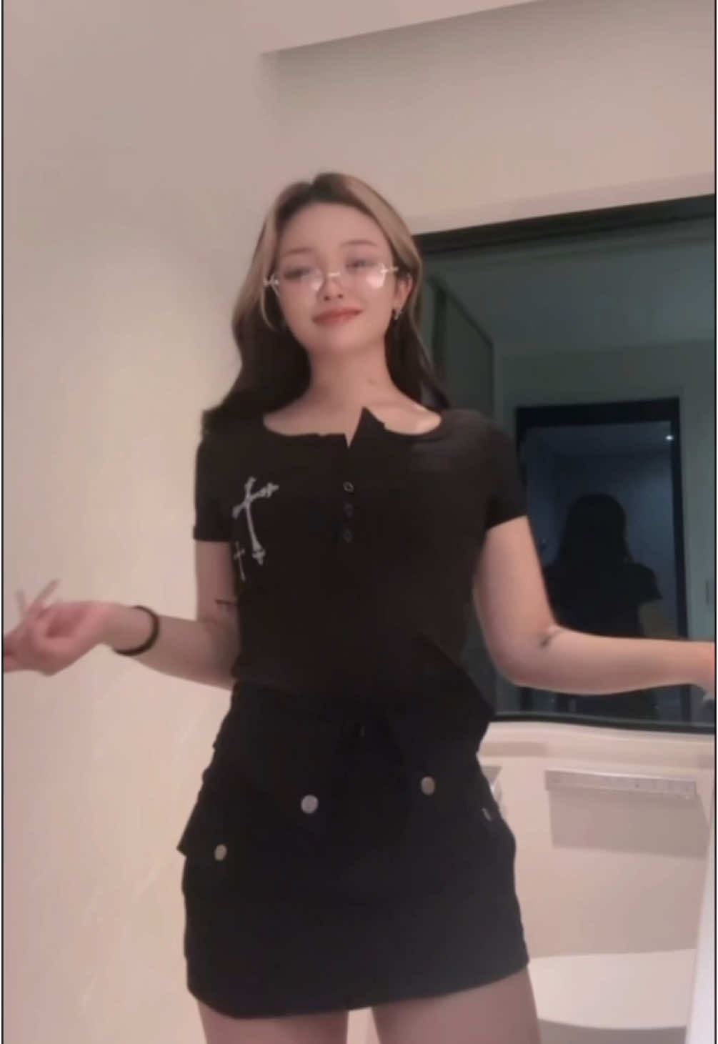 A post by @nenemonsterr on TikTok caption: 「前世」って検索すると自分の前世がわかるらしい？！#ねねモンスター 