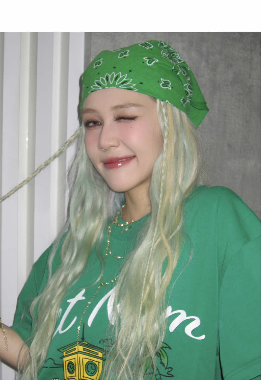A post by @hauhoang on TikTok caption: Xanh lá mong khôm bị xa lánh 🍀