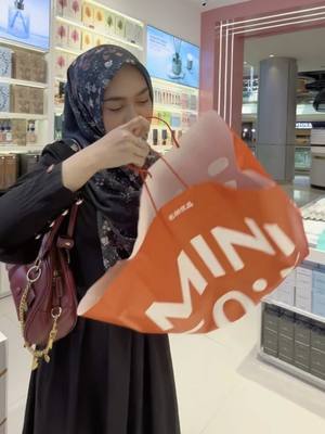 A post by @riaricis on TikTok caption: Siapa lagii?? Absenn…