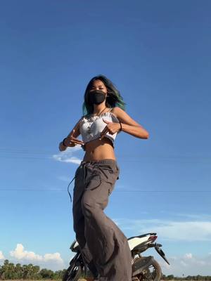 A post by @infinityofsteavkhaet on TikTok caption: Yohh!🌱dc:ctto#nimnounkpc #cambodian #dance #foryourpage #viral #fyp 