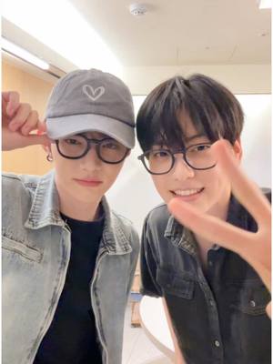 A post by @txt.bighitent on TikTok caption: What's #ZHANGHAO 's LL ❓🍜🕶️ @ZEROBASEONE  #LoveLanguageChallenge #LoveLanguage #Whats_Your_LoveLanguage #TXT #SOOBIN  #ZEROBASEONE #ZB1 