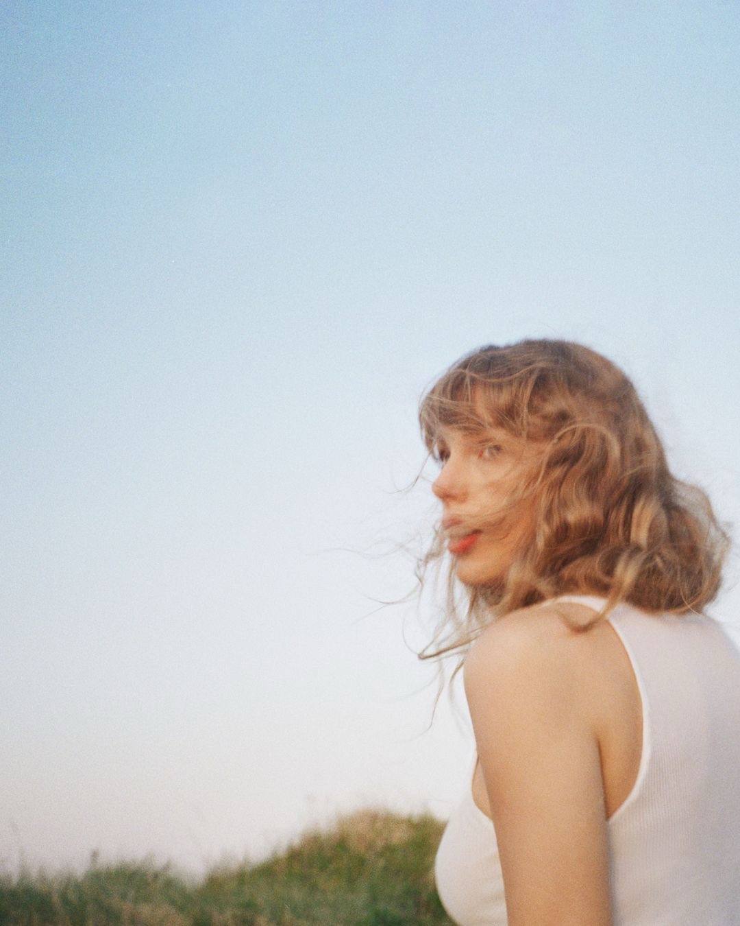 A post by @taylornation on TikTok caption: #ThisLoveTaylorsVersion is 3 years old & we’re currently reliving the summer of 2022 in our heads and spiraling, it’s fine #TaylorSwift #1989TaylorsVersion 