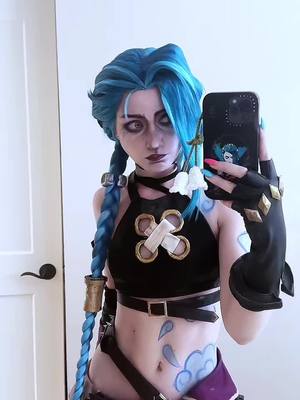 A post by @chloejonesyy on TikTok caption: 💣‼️‼️ #jinxcosplay #jinx  #Arcane #arcanecosplay #leagueoflegends #fyp #foryou #foryoupage #cosplay 