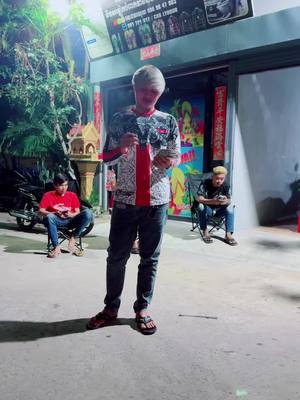 A post by @lyhour0126 on TikTok caption: #មានទទួលដេរបានស្បែកជើងHavaianas📥 #ធានាតម្លៃក្រោមទីផ្សារ📥 @CHH LYHOUR 