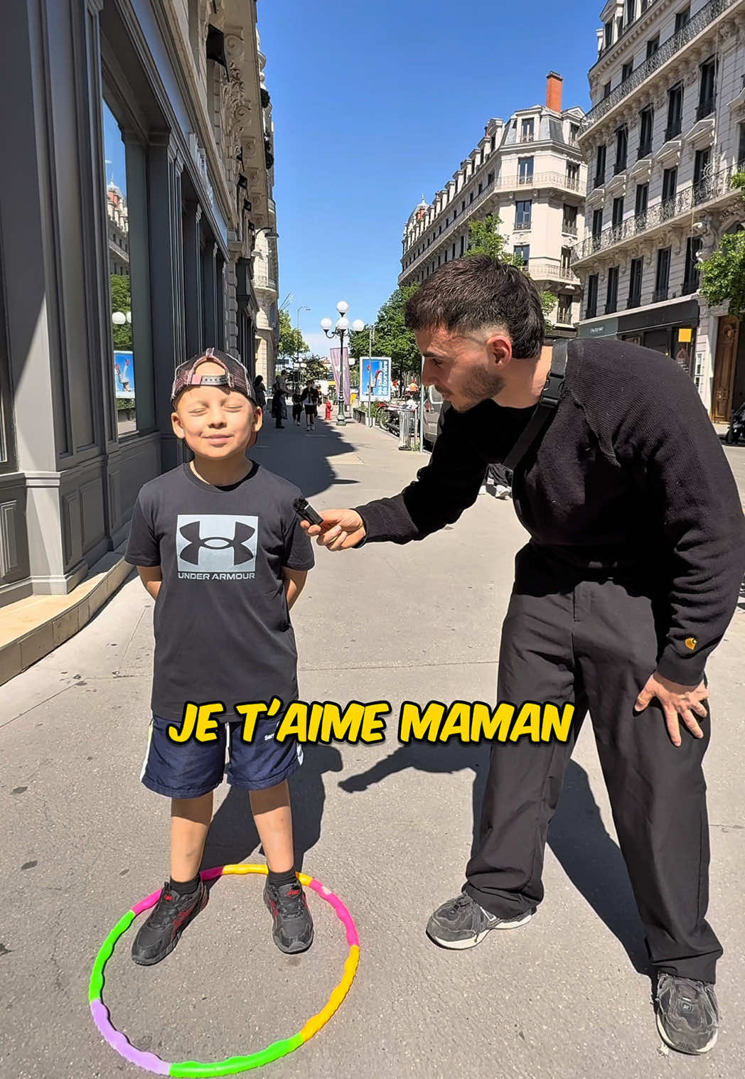 A post by @gabinouvilla on TikTok caption: Si tu sors pas du cerceau, tu gagnes ! Ibrahim est atteint d’un neuroblastome, c’est un cancer que l’on détecte chez les jeunes enfants, son plus grand rêve est de voyager en Corse avec sa famille alors aidons le à le réaliser ! Nous avons ouvert une cagnotte pour lui « un voyage pour Ibrahim » ! #defi #videodrole #cadeau 
