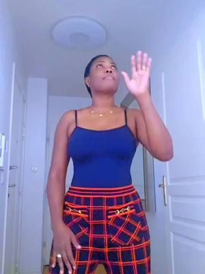 A post by @cindylecoeur0officiel on TikTok caption: #youtube #tiktok #pourtoi #musique #divertisemment 