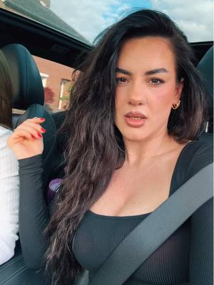 A post by @ria9_2 on TikTok caption: kur marre vesh q bestie paska zene shoqe t reja 😂😂 jokes ofc 😅 or maybe nah 😊
