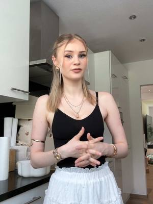 A post by @jasi_xx3 on TikTok caption: @amandaxcharlotte 🤍