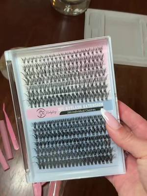 A post by @selflovebyannie on TikTok caption: #tiktok #tiktokshop #paratiiiiiiiiiiiiiiiiiiiiiiiiiiiiiii #fyp #tikokmademebuyit #pooltostreet #lashes 