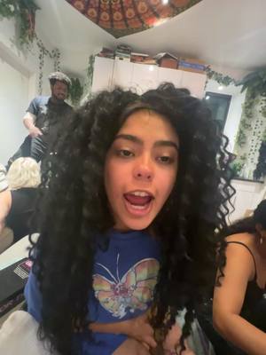 A post by @seckcmofo on TikTok caption: shakira❤️