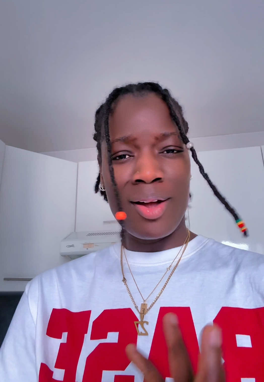 A post by @fatou_fajames27 on TikTok caption: Kone guissoo?😂 #senegalaise_tik_tok #miaguisse #sengaltiktoker🇸🇳 #senegalaise_tik_tok🇸🇳pourtoichallenge #senegal #sen #dakarbuzz #dakarbuzz #pourtoi 