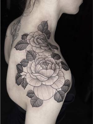 A post by @ginamadskull on TikTok caption: I'm Based in Switzerland ZH Use the link in my bio for bookings 🖤 . #tattoo#tattooart#tattooideas#tattooinspo#Art#tattooartist#swisstattooartist#swisstattoo#girlswithtattoos#alt#altgirl#queertattooartist#tattoolover#switzerland#zurich
