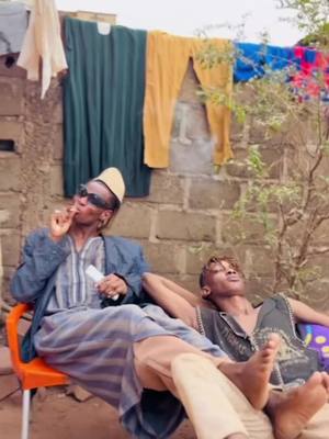 A post by @comedien_kalifa4 on TikTok caption: #@Comédie kalifa #@MANAGER BHM♻️ #@ZOU NI KALIFA 😃 #@COMÉDIEN SOUNKALO😂 