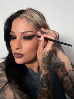 A post by @lora.arellano on TikTok caption: Go big or go home  @meltcosmetics  Onyx gel liner + 71 tapered brush 🦇 #thickwingeyeliner #wingeyeliner #alttok #latina #meltcosmetics #smokyeye #MakeUpArtist #fyp #makeuptutorial #latinamakeup #blackeyeliner 