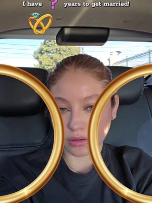 A post by @karolsevillaokay on TikTok caption: TIESA QUEDE 🧍‍♀️