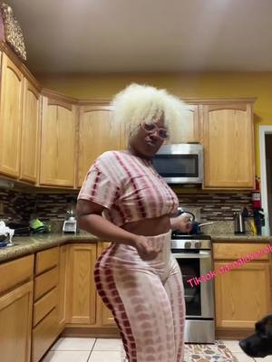 A post by @darealcherokeedass on TikTok caption: #pitbullmix #doglover #dogmom #darealcherokeedass #dogsoftiktok #dogs #foryou #foryour #foryourpage #viraltiktok #viralvideo #fy #fypシ゚viral 