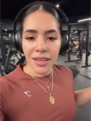 A post by @celes_ttee on TikTok caption: 🙌🏻#celeste #gym #gimnasio #mexico #baile 