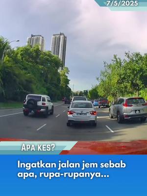 A post by @ohbulanofficial on TikTok caption: Boleh jadi mereng duk Malaysia ni lama-lama 😭 kredit: zean30 #ohbulan #fyp #apakes #jalan #jem #sebab #kereta #lawan #arus
