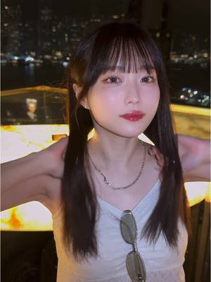 A post by @oshitemiyu_0213 on TikTok caption: 最近の無加工集めて見ました！友達と香港に行ってきたよ🇭🇰