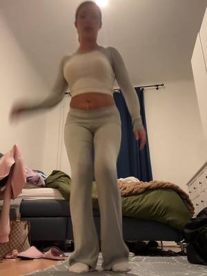 A post by @livalyena on TikTok caption: 🙆🏼‍♀️#daggariddim 