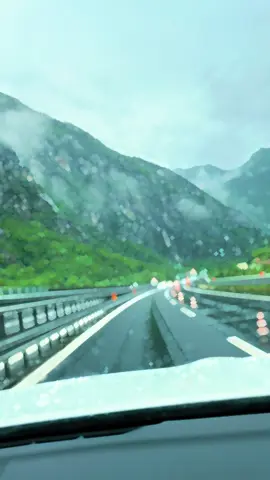 A post by @mihaelamelniciuc1 on TikTok caption: #travel #italy🇮🇹 #montblanc #❤️❤️viralll 
