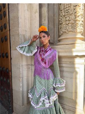 A post by @carmenbaldrees2.0 on TikTok caption: He diseñado junto a @Dhercollection el traje de mis sueños 🧡💜