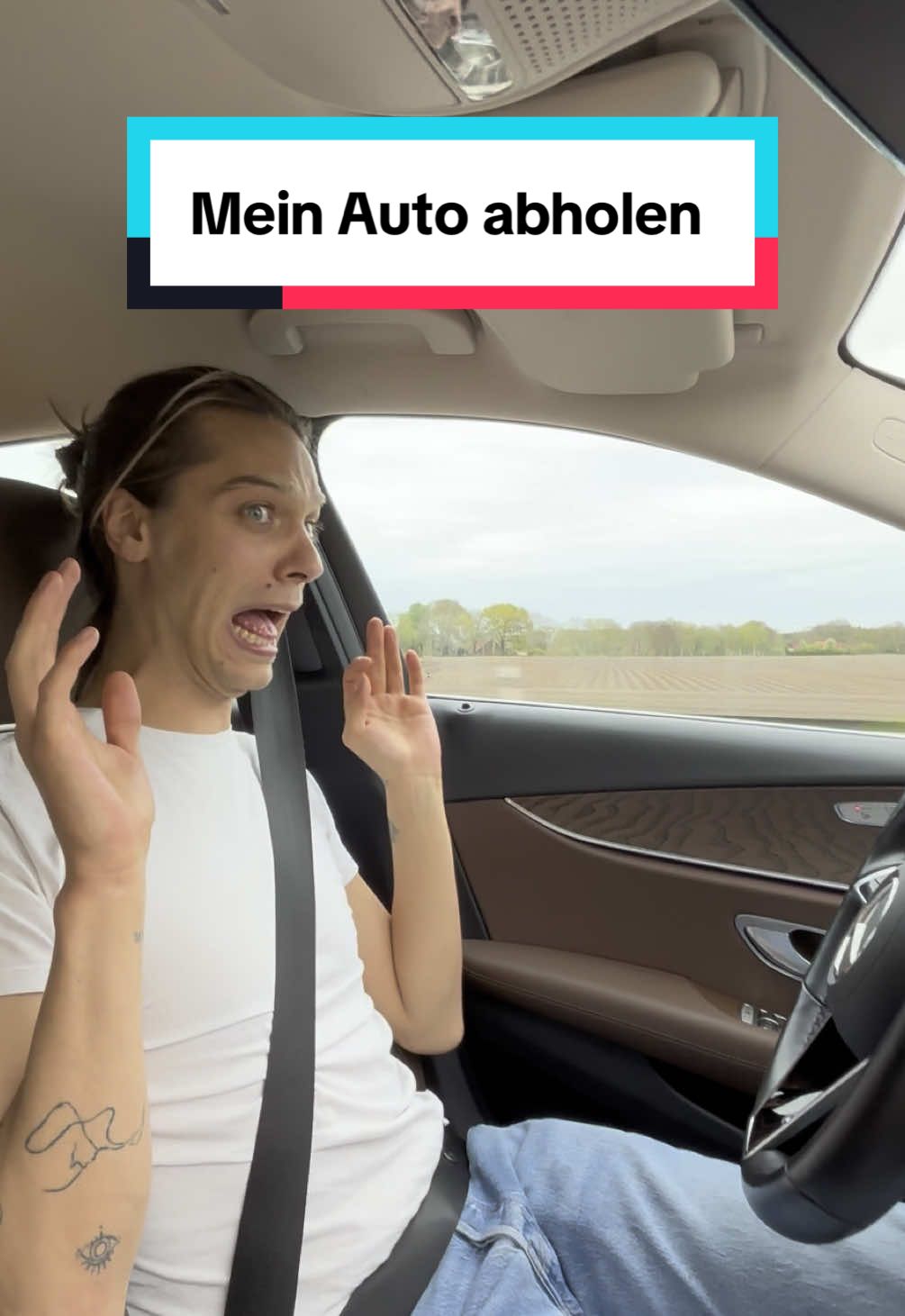 A post by @timrasch on TikTok caption: Antwort auf @MD heute holen wir mein neues Auto ab 🤯🚘 #neuesauto #zugfahren #fürdich 