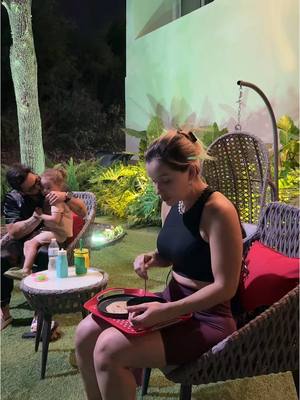 A post by @ponchodenigris on TikTok caption: #ponchodenigris #familia #parejas 