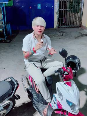 A post by @lyhour0126 on TikTok caption: Replying to @ប្រូ បញ្ញា ថ្ងៃនេះមានរឿងនិយាយគ្នាបន្តិច.☺️@CHH LYHOUR 